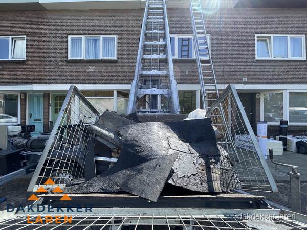 Kosten dakreparatie: dakschade aan flatgebouw in Laren Kosten dakreparatie: dakschade aan flatgebouw in Laren