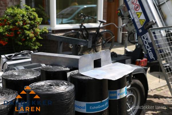 Dakbedekkingsmateriaal en dakgoot onderdelen in Laren