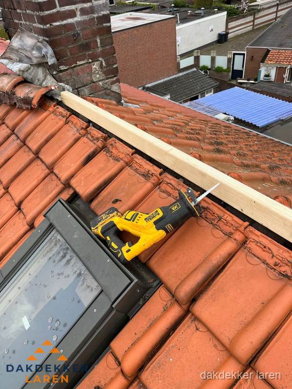 Kosten dak vervangen: werkzaamheden aan pannendak in Laren