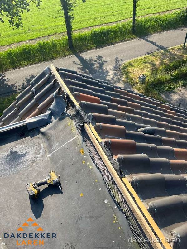 Kosten dakgoot vervangen: werkzaamheden aan dakrand in Laren